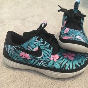 Nike casual wear tennies